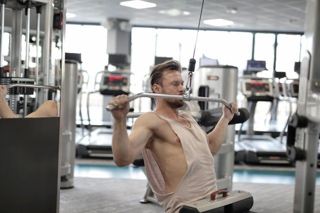 does lat pulldown work triceps